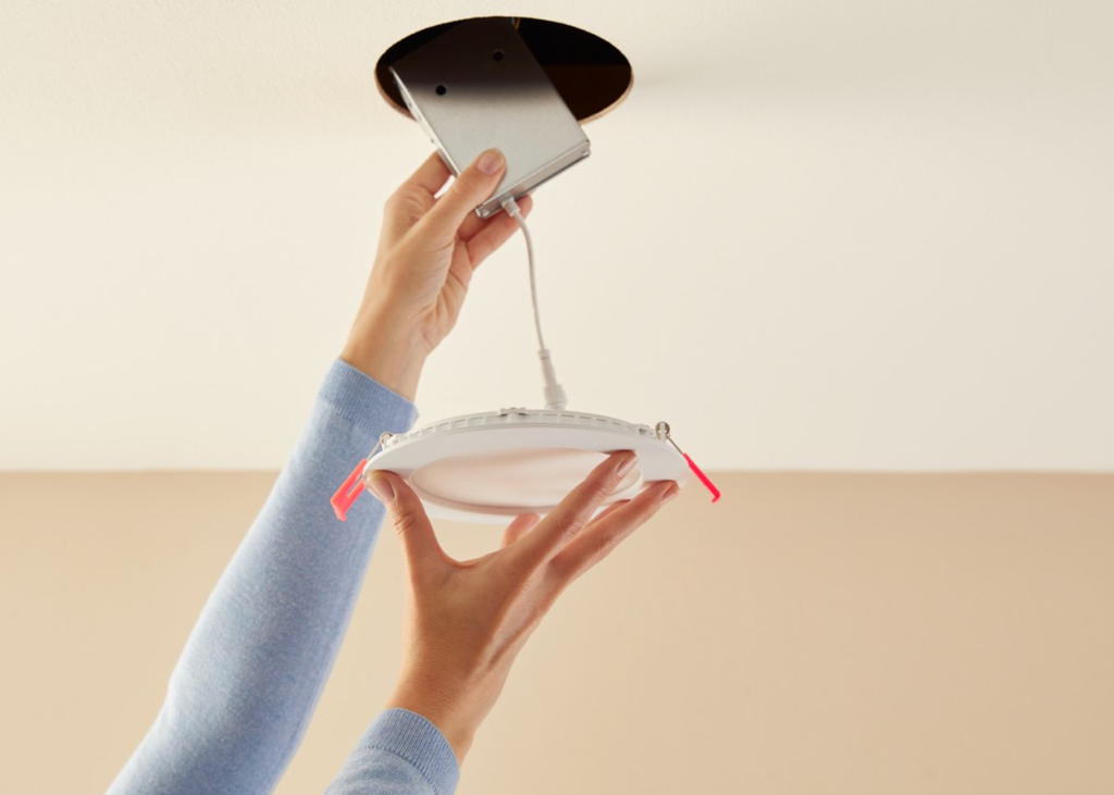 Philips Hue White and Color Ambiance Bluetooth | Slim Smart Downlight 5"/6" | 3ª Geração l Luminária Spot Fino de Teto para Embutir l Extra Brilhante 1,200 lumen | Luminária Spot de Teto de Embutir | Compatível com a Alexa, Apple Homekit & Google Assistant - Loja do Jangão - InterBros