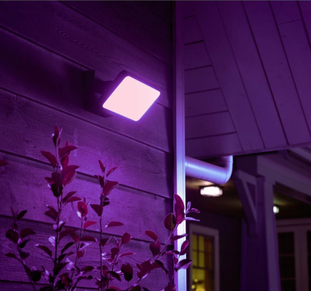 Imagen de Philips Hue Discover Outdoor Floodlight l Luminária de Parede l Projetor de Segurança l Poderoso Fluxo Luminoso 2.300 lumen l LED Integrado l Compatível com a Alexa, Apple Homekit & Google Assistant | Requer Hue Bridge