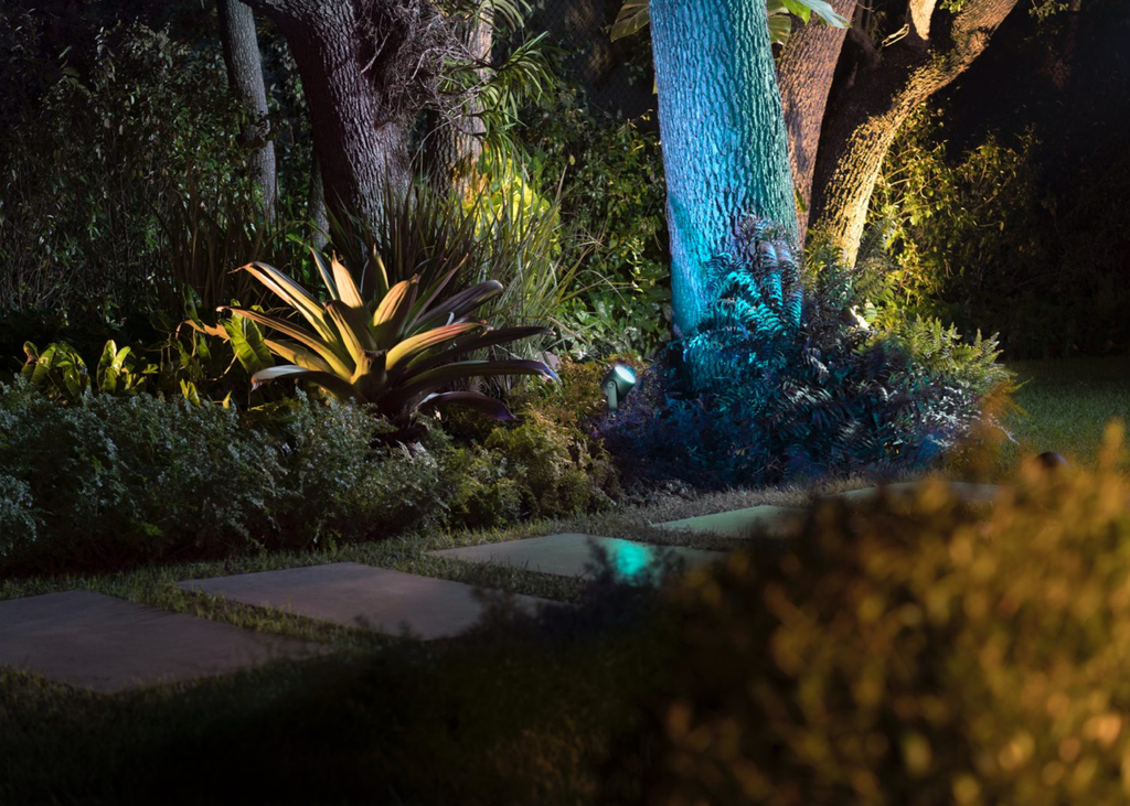 Philips Hue White & Color Ambiance Lily XL | Outdoor Smart Spot Light Kit | Fonte de Alimentação Incluída | Projetor Poderoso 1,060 lumens | Compatível com Alexa, Apple Homekit & Google Assistant | Requer Hue Bridge on internet