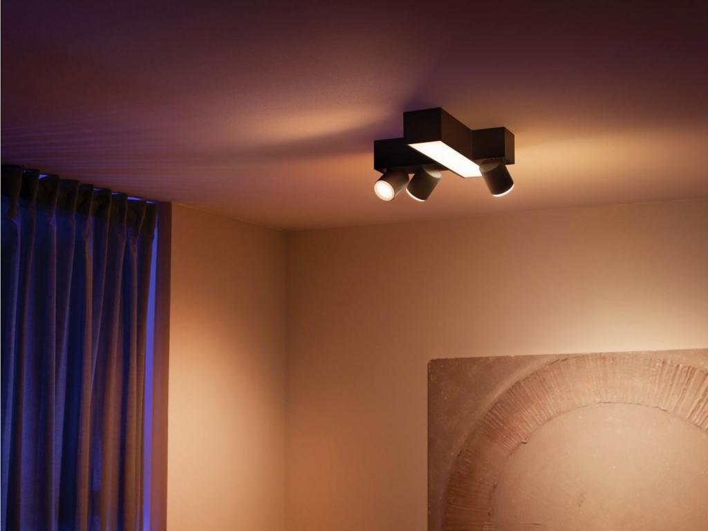 Philips Hue White & Color Ambiance Centris l Smart 3-Spots Ceiling Bar l Luminária de Teto l Ajuste cada Luz Individualmente l Poderoso Fluxo Luminoso 2.810 lumen l Compatível com Alexa, Apple Homekit & Google Assistant | Funciona com Bluetooth e/ou com a Hue Bridge na internet