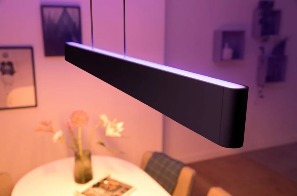 Philips Hue White & Color Ambiance Ensis Pendant Light l Luminária Pendente Inteligente l Bluetooth e WiFi l Poderosíssimo Fluxo Luminoso 5.500 lumen l Ajuste cada Luz Individualmente l Compatível com Alexa, Apple Homekit & Google Assistant | Funciona com Bluetooth e/ou com a Hue Bridge - comprar online