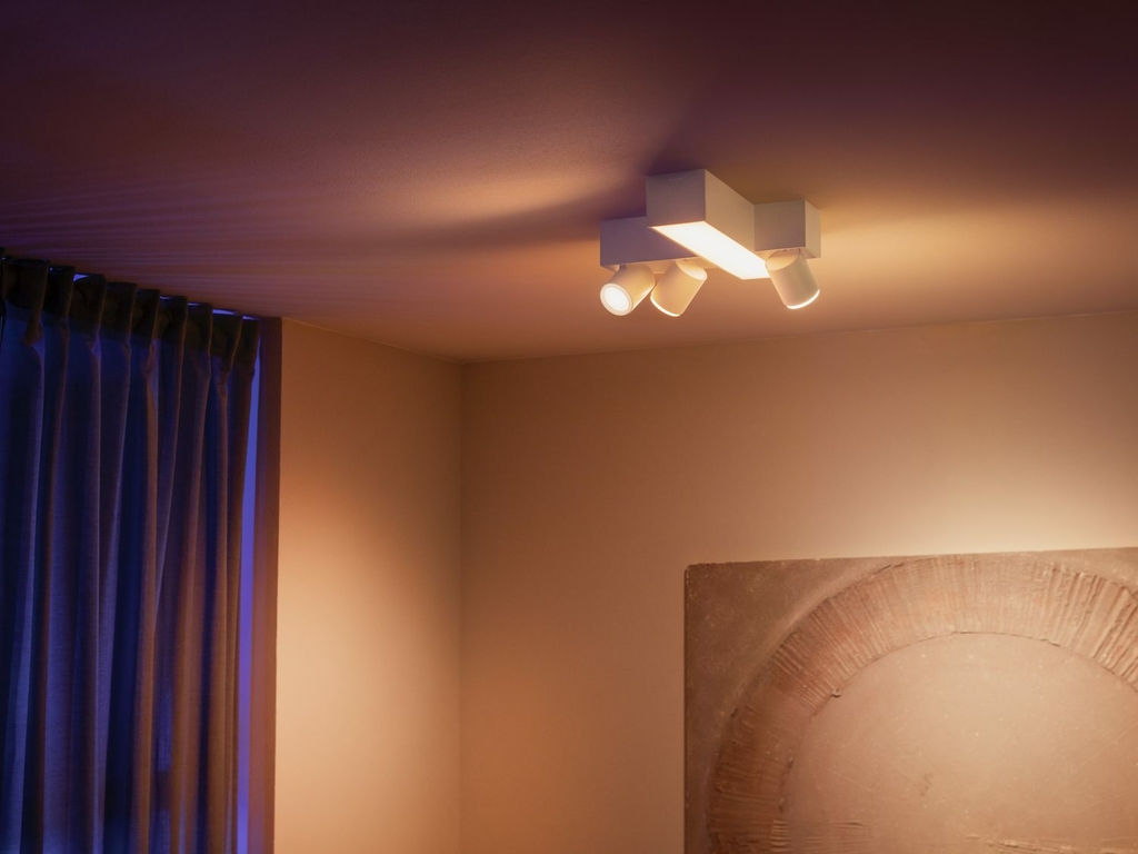 Philips Hue White & Color Ambiance Centris l Smart 3-Spots Ceiling Bar l Luminária de Teto l Ajuste cada Luz Individualmente l Poderoso Fluxo Luminoso 2.810 lumen l Compatível com Alexa, Apple Homekit & Google Assistant | Funciona com Bluetooth e/ou com a Hue Bridge - loja online