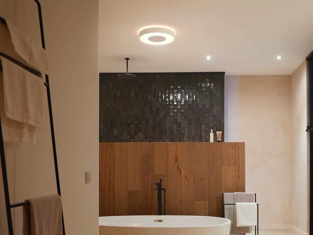 Philips Hue White & Color Ambiance Xamento Large l Bathroom Smart Ceiling l Luminária de Teto Inteligente Grande l Feita para Banheiros l A Prova D' Água l WiFi e Bluetooth l Alto Fluxo Luminoso 3.700 lumen l LED Integrado l Compatível com Alexa, Apple Homekit & Google Assistant l Requer Hue™ Bridge en internet
