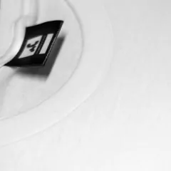 Camiseta Tubular Chamada Local "Branca" - Cena Skate Shop