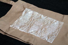 Bolsa Artesanal xilografada Nuno Melo xilogravura