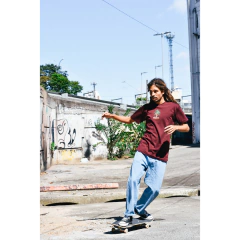 Camiseta Skate Improve Mais Planta Vinho