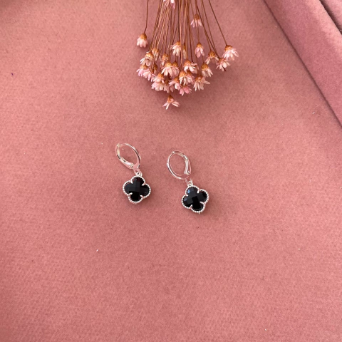 Brinco Trevo preto click