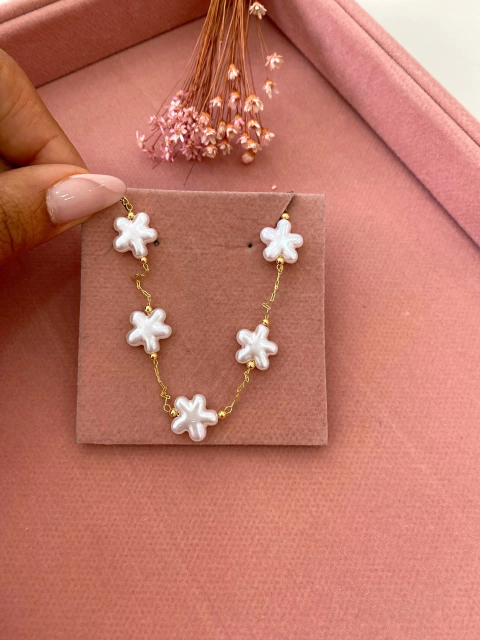 Choker Flor em Pérola