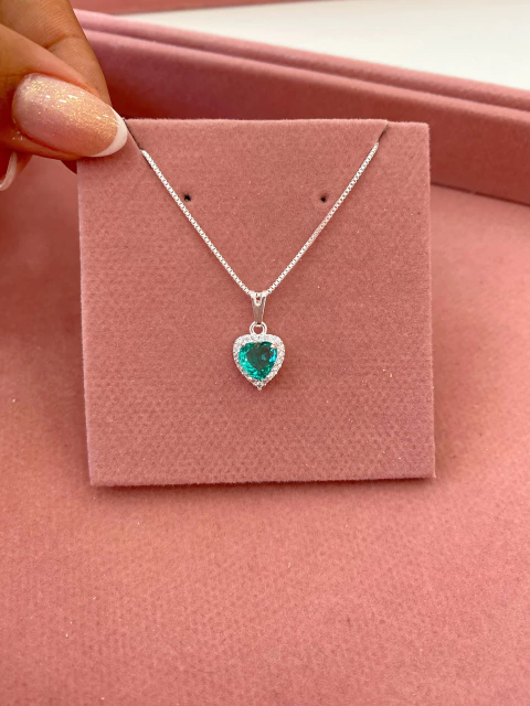 Colar coração verde