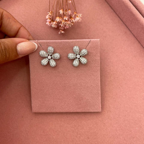 Brinco Flor cravejada