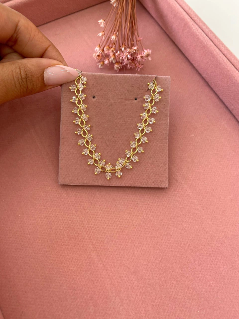 Choker com Detalhes de Zircônia