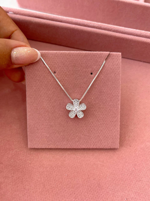 Colar Flor cravejado