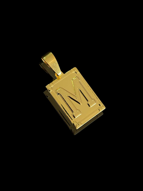 Pingente Placa Letra - 3,5g - 3x2cm - comprar online