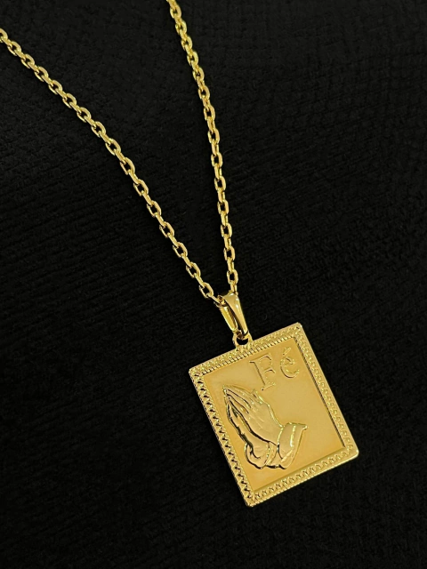 Kit Corrente Cadeado 2mm + Pingente Placa Fé Com Mão de Cristo Orando - comprar online