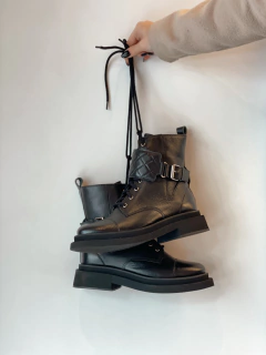 Coturno black com fivela - comprar online