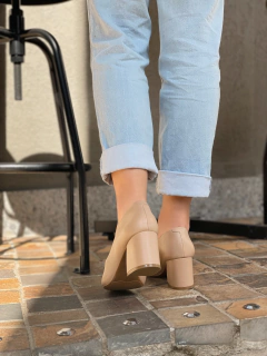 Scarpin salto bloco nude yasmin - loja online