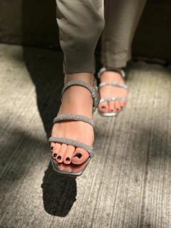 Rasteirinha Maiara zircônias - comprar online