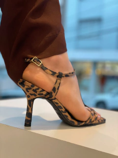 Sandália Felycite Onça - Jamile Calçados Exposição