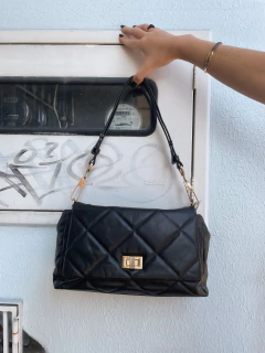 Bolsa Amara Preta na internet