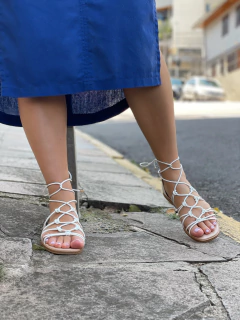 Rasteirinha Diana branca na internet