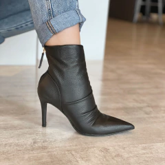 Bota Lorenza black na internet