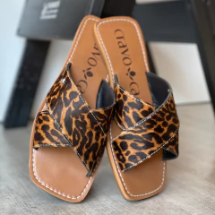 Rasteirinha Laisa Onça - Jamile Calçados Exposição