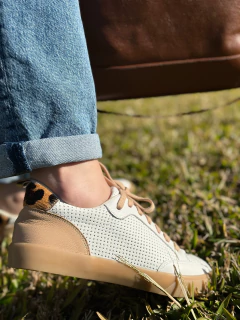 Tênis Juliana White and Camel - Jamile Calçados Exposição