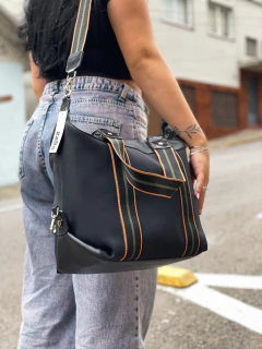 Bolsa Iara Preta - Jamile Calçados Exposição