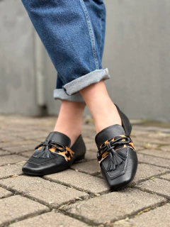 Mocassim cibeli black and animal print - Jamile Calçados Exposição