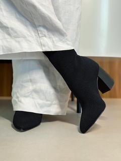 Bota Taise Malha Knit Preta na internet