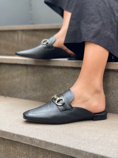 Mule Dani Black na internet