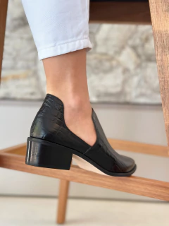 Sapato recortado Charlote preto na internet