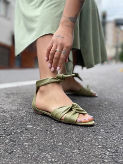 Rasteirinha Elara oliva - Jamile Calçados Exposição