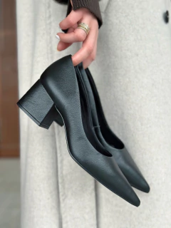 Scarpin Celeste Preto na internet