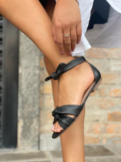 Rasteirinha Elara black na internet