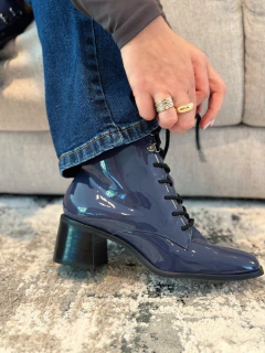 Bota Mariana Marinho verniz - Jamile Calçados Exposição