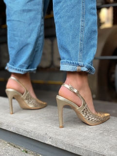 Scarpin Monique Gold - comprar online
