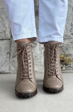 Coturno tratorado Elisandra Fendi - Jamile Calçados Exposição