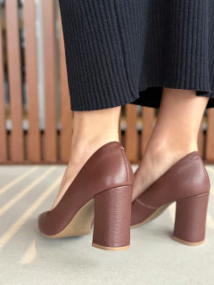 Scarpin Lauren Marrom na internet