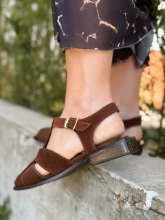 Rasteira Sonia Marrom na internet