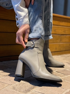 Bota Iris Cinza - Jamile Calçados Exposição
