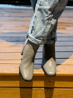 Imagem do Bota Iris Cinza
