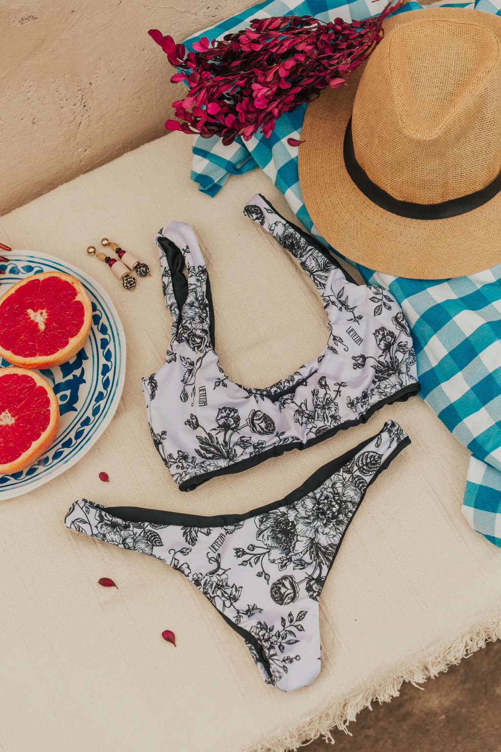 Bikini Reversible Top Flores/Negra + parte de abajo