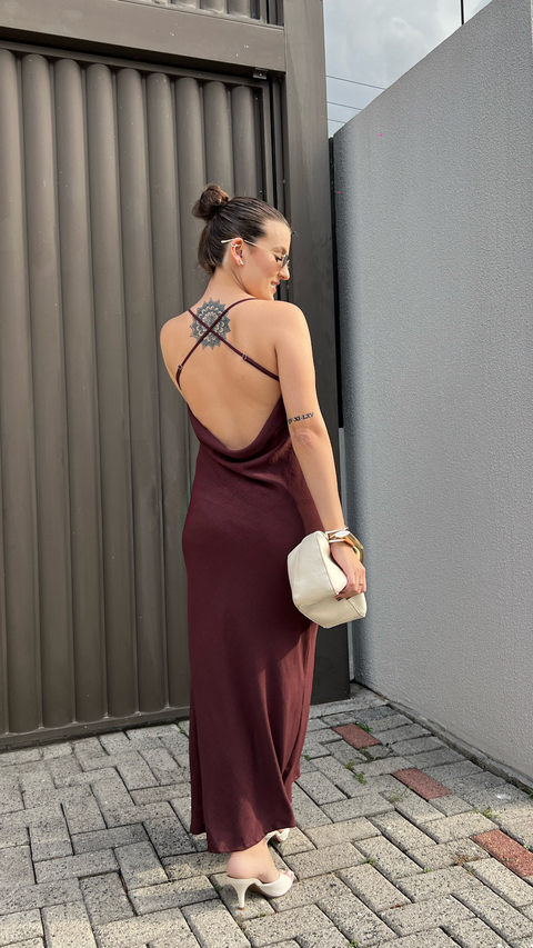 VESTIDO MIDI ISIS
