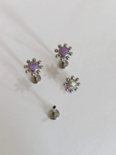Labret titânio opala lilás e esferas 8mm rosca interna. - comprar online
