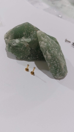 Labret titânio PVD gold. Pedra 2MM. Haste 8mm. - atacadowwpiercings
