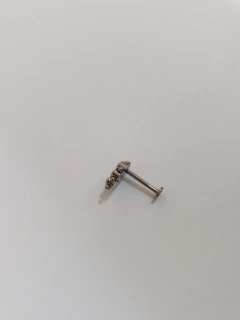 Labret ornamental titânio zircônia cristal e rosa 10mm, rosca interna. - atacadowwpiercings