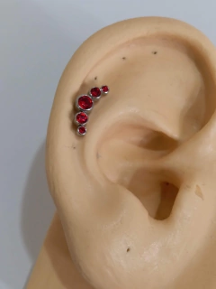 Cluster aço zircônia vermelha 8mm. D4 - atacadowwpiercings