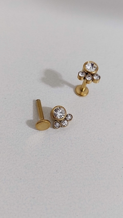 Labret aço cirúrgico 8mm, pedras strass colada. Rosca interna. PVD gold. na internet