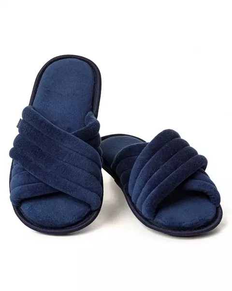 Detalhe das tiras cruzadas em plush navalhado
